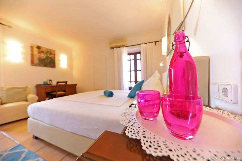 yogannette retreat bora